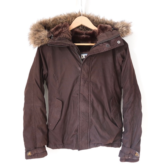 Aritzia Jackets & Blazers - Aritzia TNA Summit Short Parka